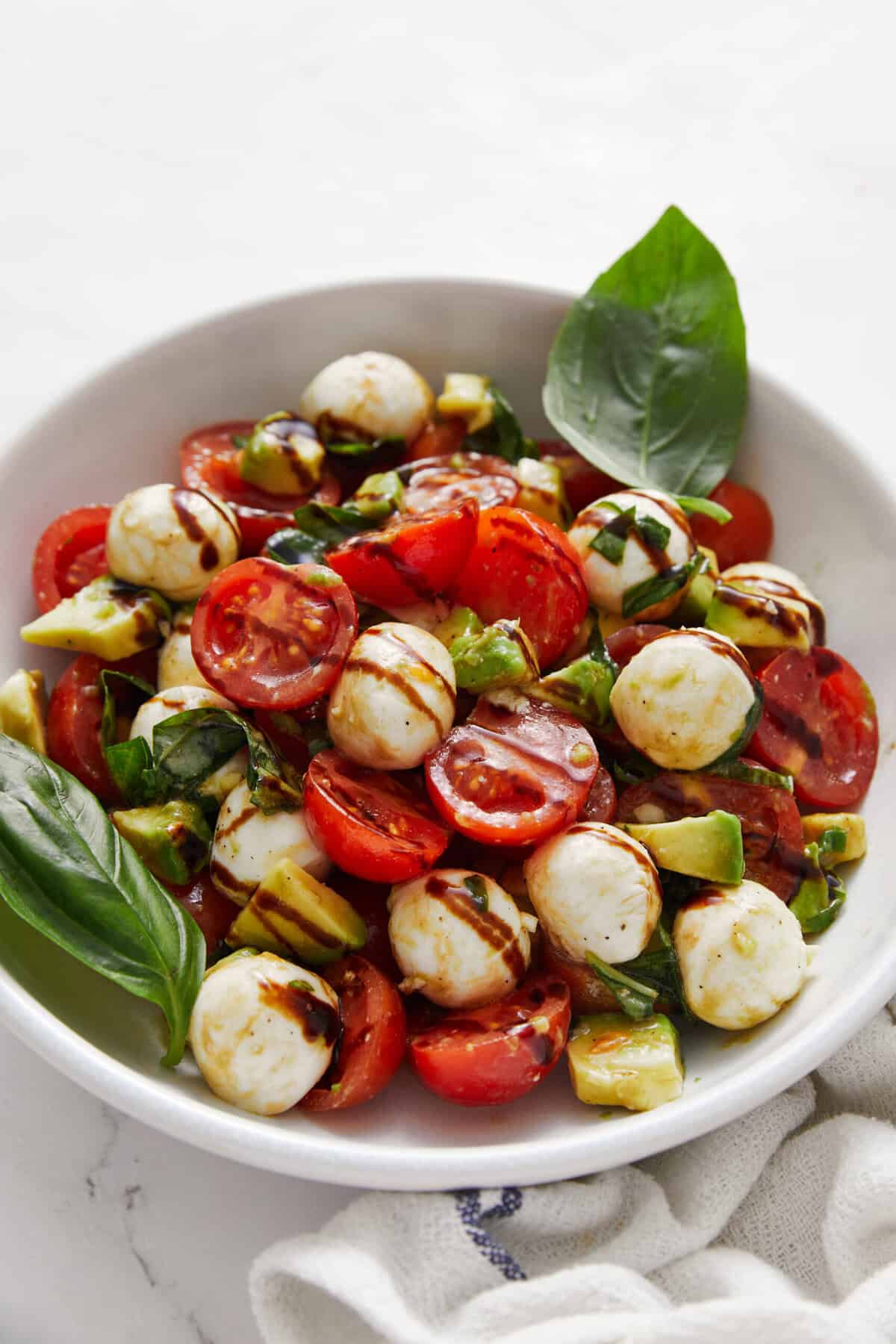 Avocado Caprese Salad - foodfaithfitness
