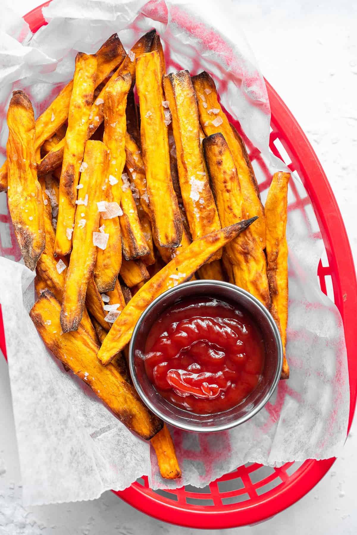 Air Fryer Sweet Potato Fries - These Air Fryer Sweet Potato Fries are only 3 simple ingredients and are so crispy! Naturally gluten free, vegan, paleo & whole30 too! | #Foodfaithfitness | #Glutenfree #paleo #vegan #whole30 #healthy air fryer sweet potato fries in a red diner basket