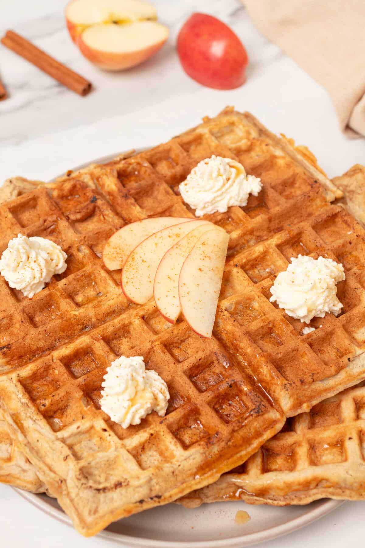 Apple Cinnamon Waffles - foodfaithfitness