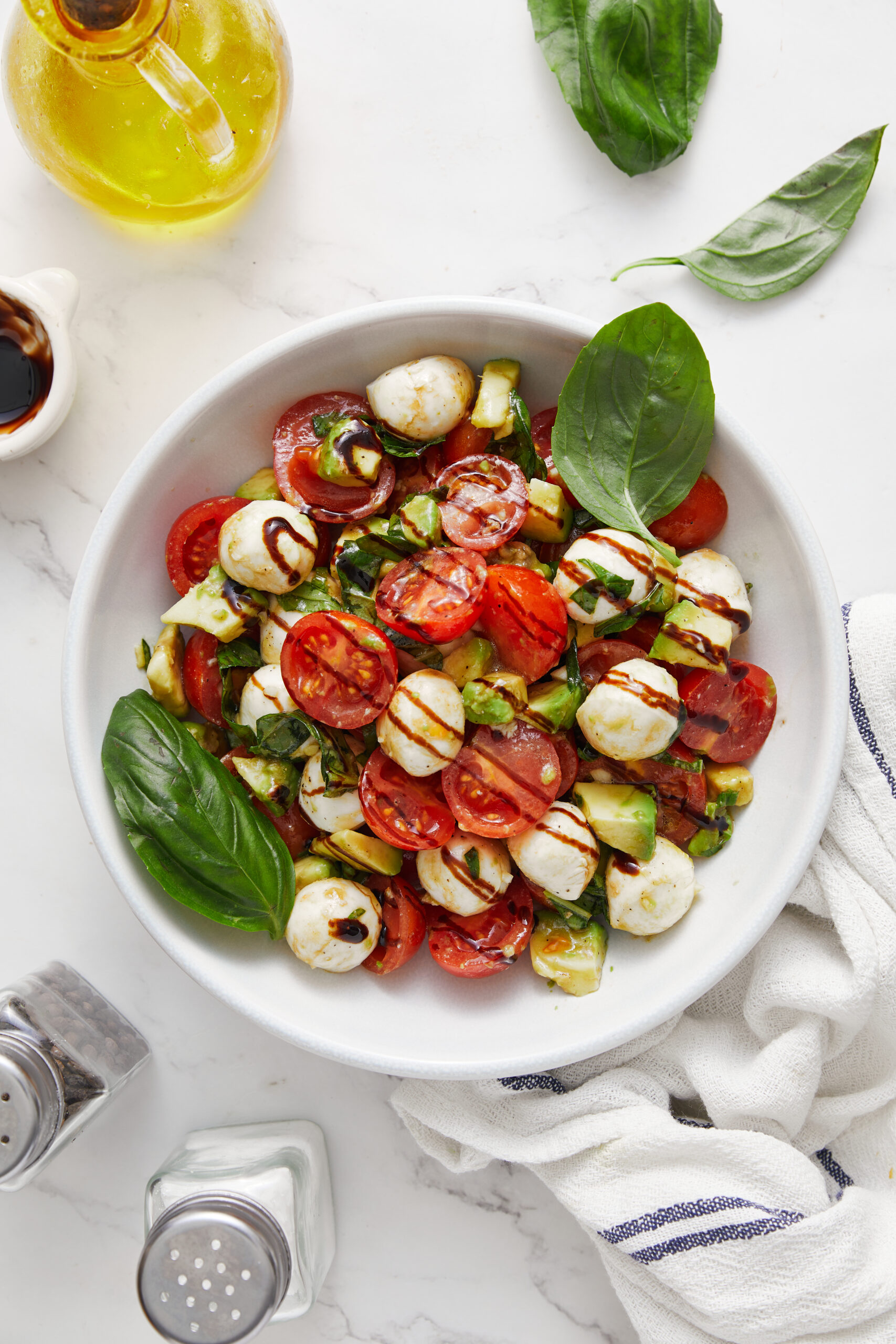 Avocado Caprese Salad - foodfaithfitness