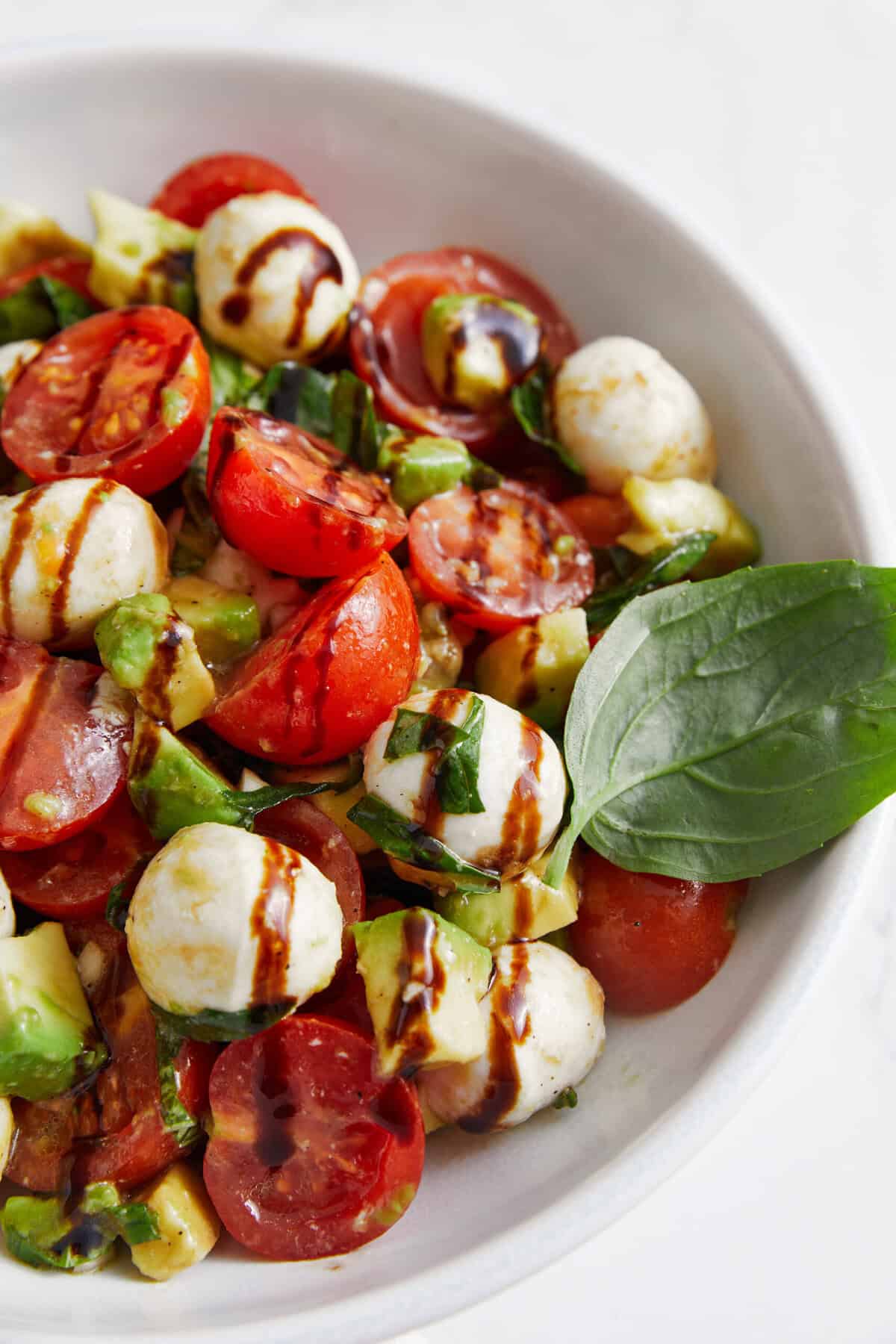 Avocado Caprese Salad - foodfaithfitness