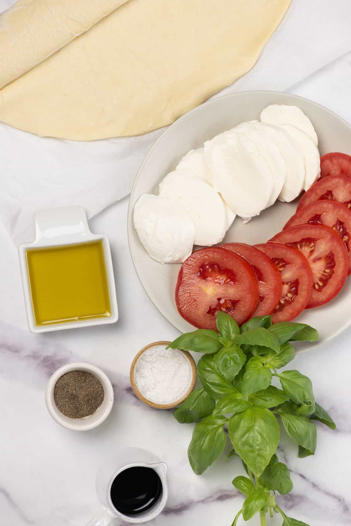 Caprese Pizza - foodfaithfitness
