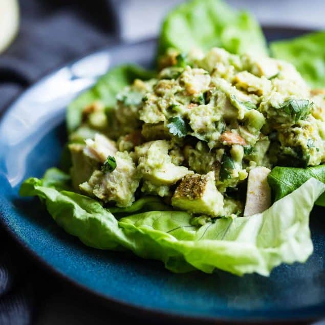 Curried Paleo Chicken Salad - This quick and easy dairy free paleo chicken salad is a low carb, keto friendly,  gluten free and whole30 compliant lunch, that is under 350 calorie, with a spicy curry kick! So creamy and delicious and great for meal prep! | Foodfaithfitness.com | @FoodFaithFit