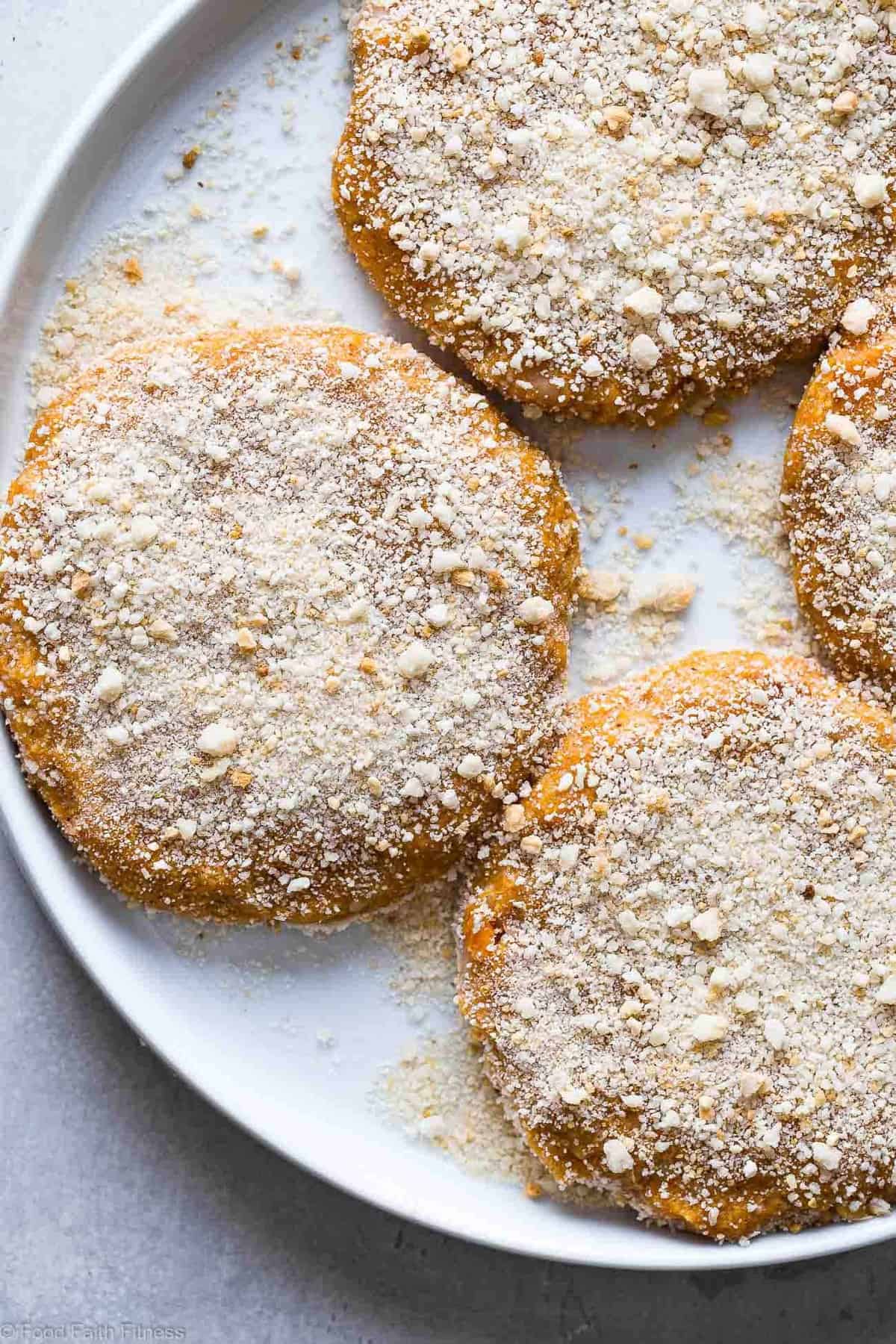 Mexican Sweet Potato Veggie Burgers - These easy homemade sweet potato veggie burgers are made from sweet potatoes coated with crunchy panko and finished with creamy avocado and grilled vegetables! Gluten free, vegan friendly and SERIOUSLY amazing! | #Foodfaithfitness | #Glutenfree #Vegan #Healthy #Veggieburger #DairyFree Mexican Sweet Potato Veggie Burgers - These easy homemade sweet potato veggie burgers are made from sweet potatoes coated with crunchy panko and finished with creamy avocado and grilled vegetables! Gluten free, vegan friendly and SERIOUSLY amazing! | #Foodfaithfitness | #Glutenfree #Vegan #Healthy #Veggieburger #DairyFree