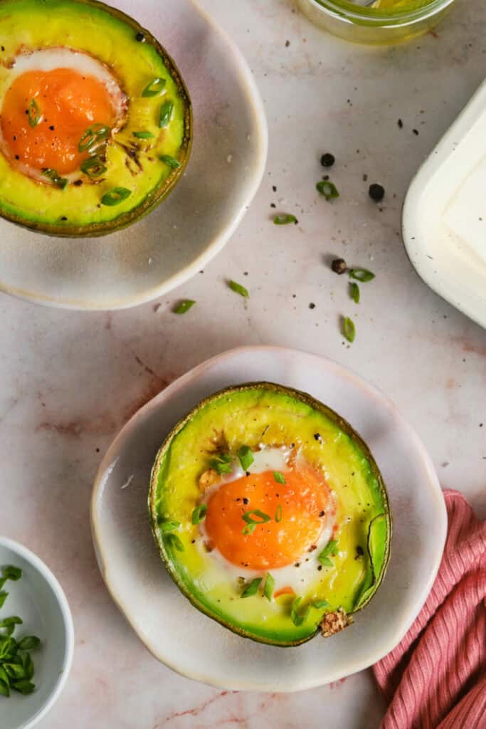 Easy Baked Eggs in Avocado