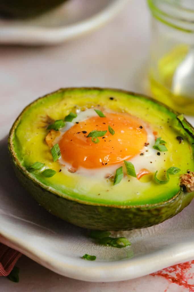 Easy Baked Eggs in Avocado