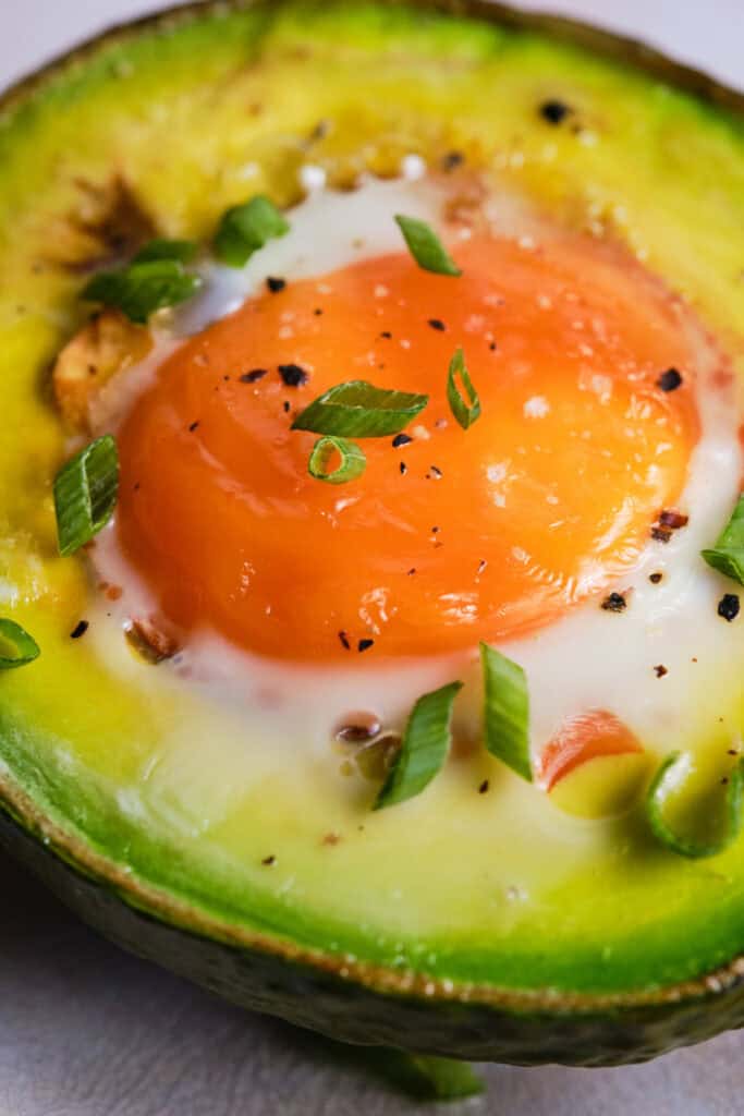 Easy Baked Eggs in Avocado