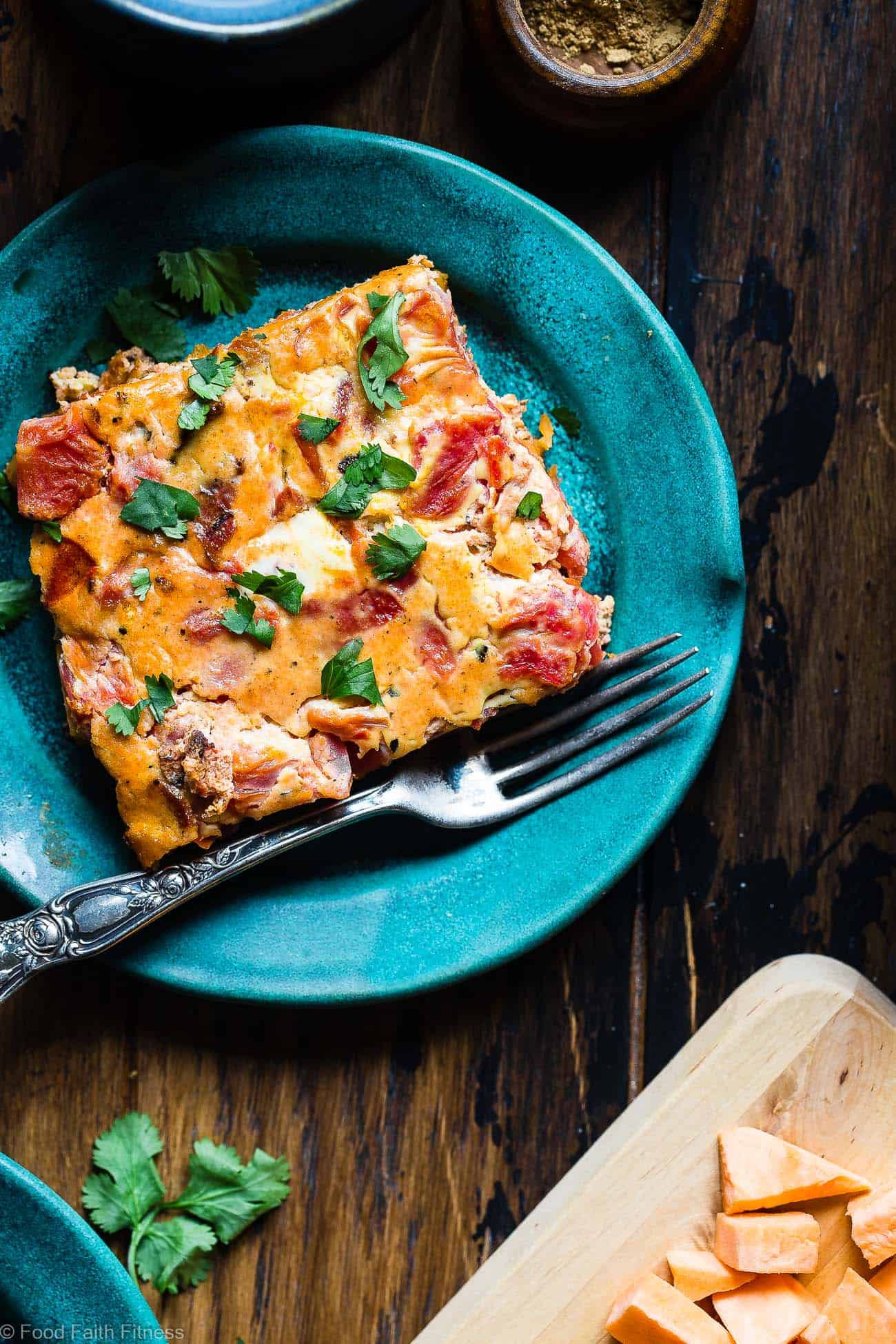 Moroccan Whole30 Breakfast Casserole - This healthy, gluten free, paleo breakfast casserole is an easy breakfast or brunch with a little taste of the Middle East! Grain/dairy/sugar free and only 200 calories a serving! | #Foodfaithfitness | #whole30 #paleo #glutenfree #healthy #breakfast