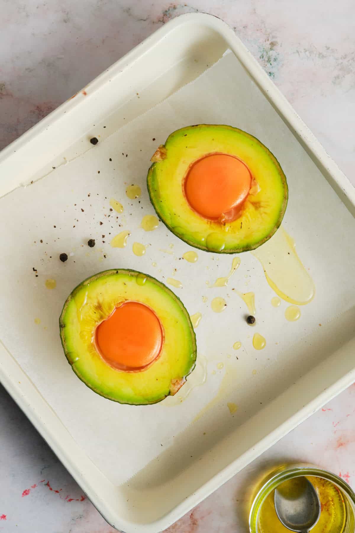 Easy Baked Eggs in Avocado