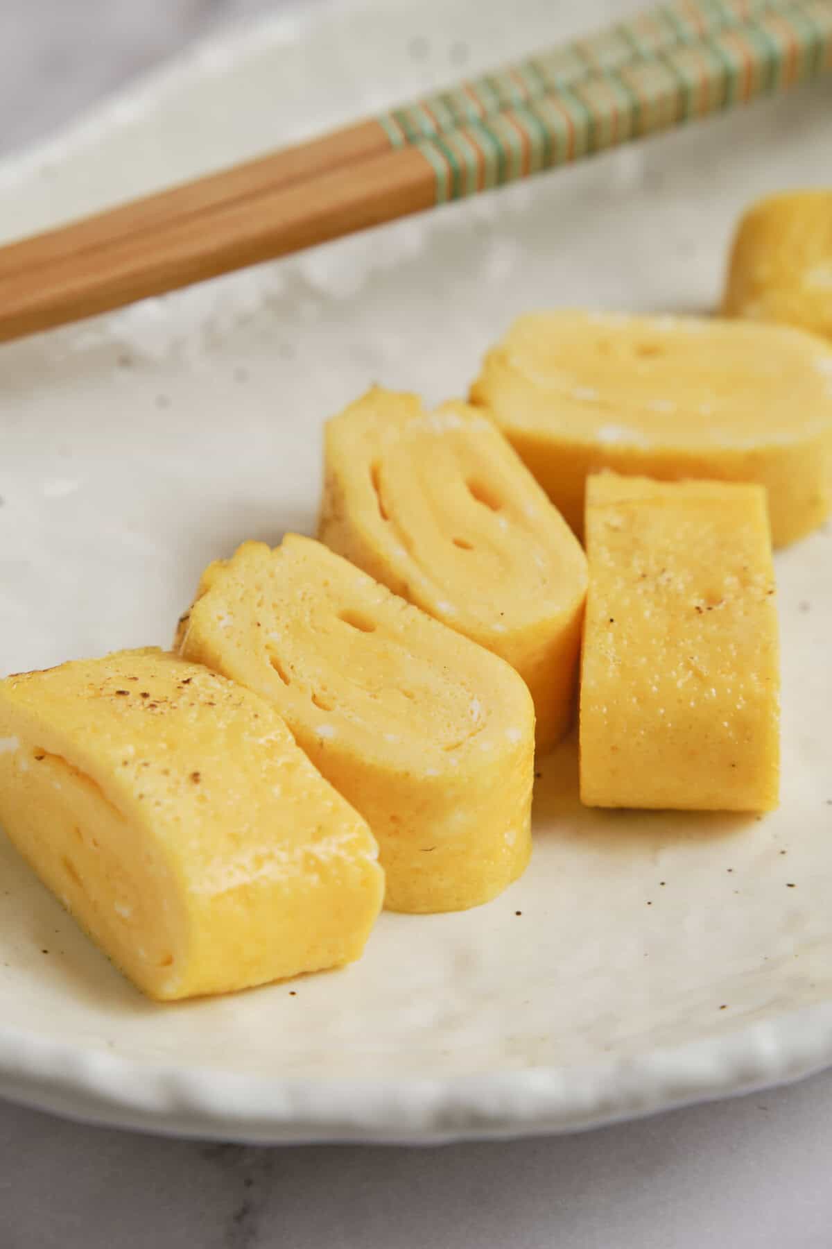 Tamagoyaki (Japanese Rolled Omelet) - foodfaithfitness