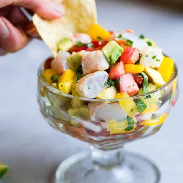 Pineapple Mango Shrimp Ceviche - A quick, easy and super healthy Ceviche Recipe that is under 150 calories, only 1 Freestyle point, paleo and whole30 friendly, gluten free and tastes like a tropical vacation! You gotta try this! | #Foodfaithfitness | #Glutenfree #Paleo #WeightWatchers #Whole30 #Healthy